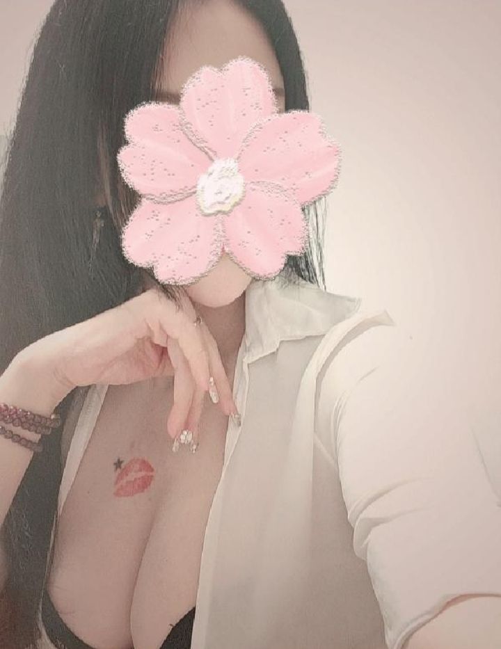 潭村爆乳眼镜妞筱桐