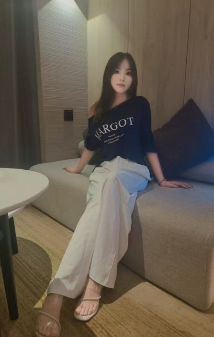 高新美乳辣妹彩儿