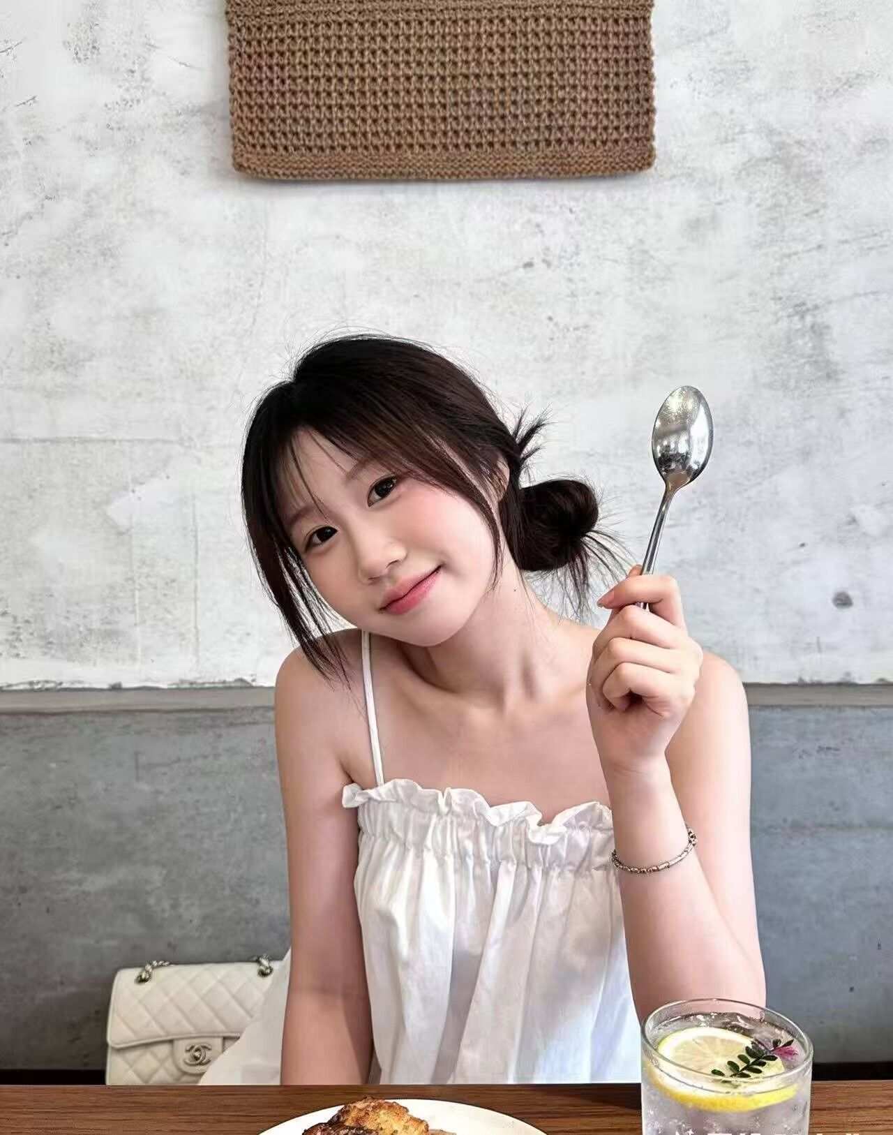 坐标深圳，学生兼职，喜欢的加微信私聊