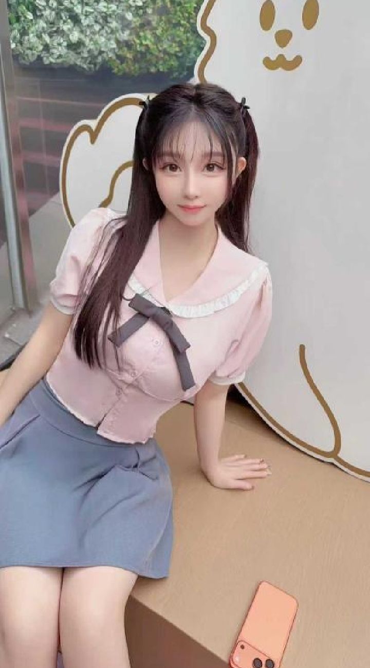 反差d奶辣妹神似柳岩
