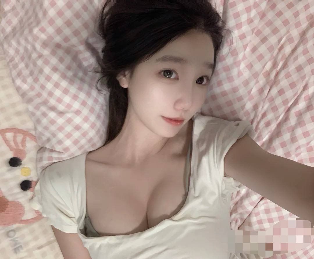 热情的小姐姐白白嫩嫩