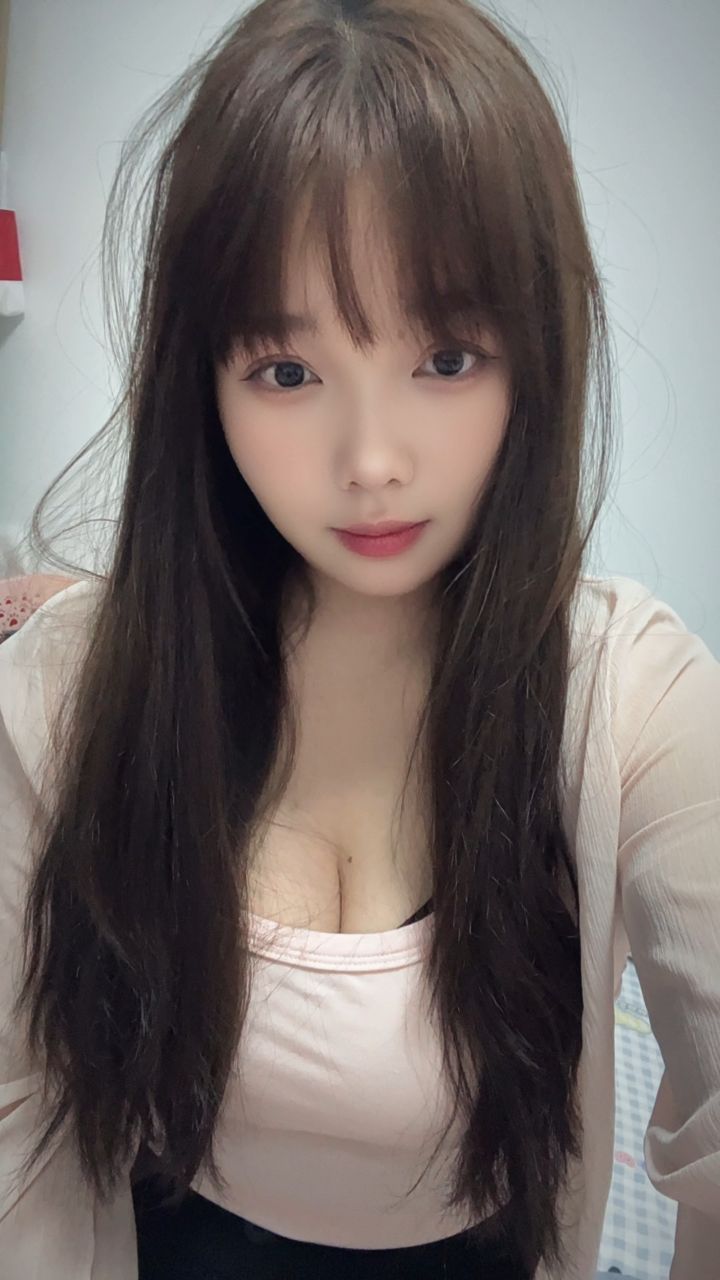 白云同和小颜 两大波跟*一样 摸着舒服 夹起来更爽