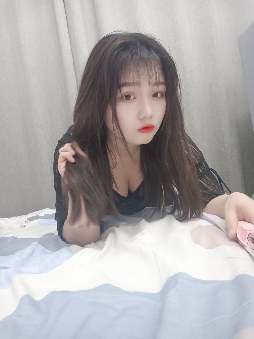 白云同和小颜 两大波跟*一样 摸着舒服 夹起来更爽