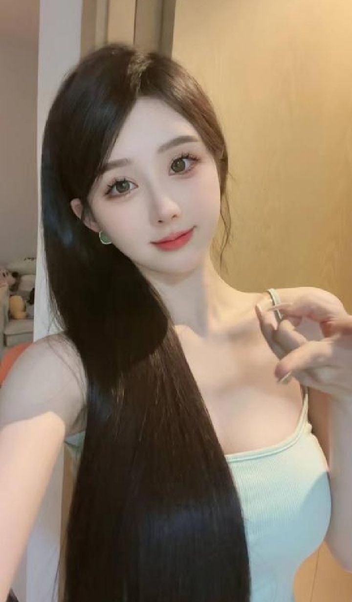 漫画身材白嫩美妞