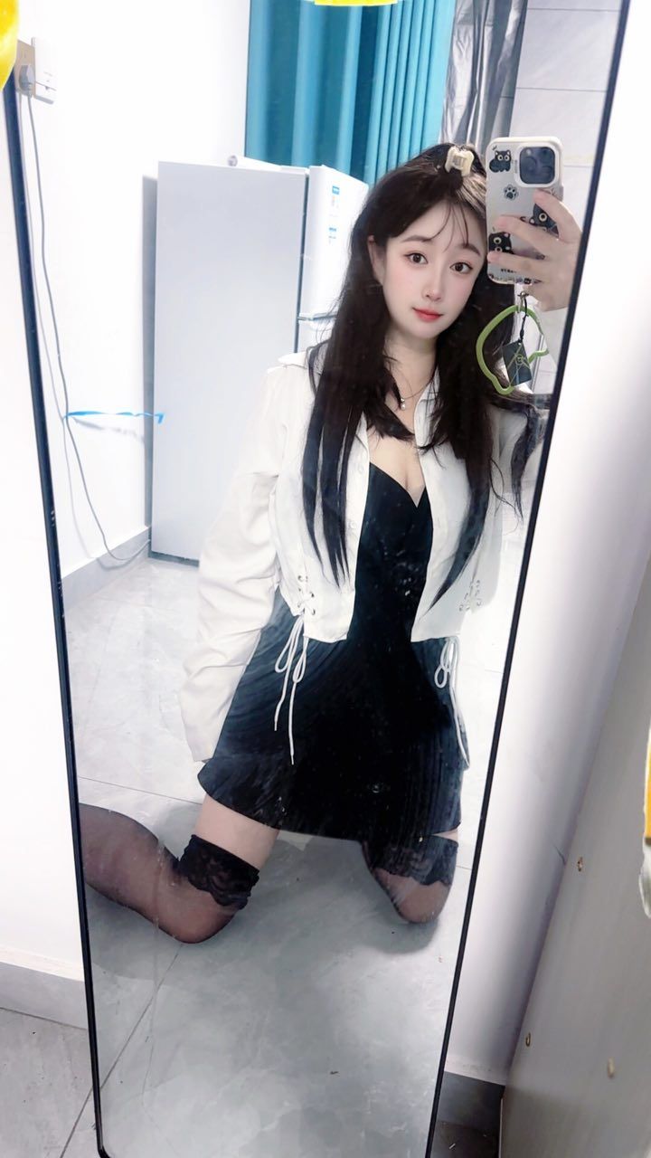 花都狮领微微 肉感肥臀 大乃柔软 鲍鱼鲜美 水娃体质