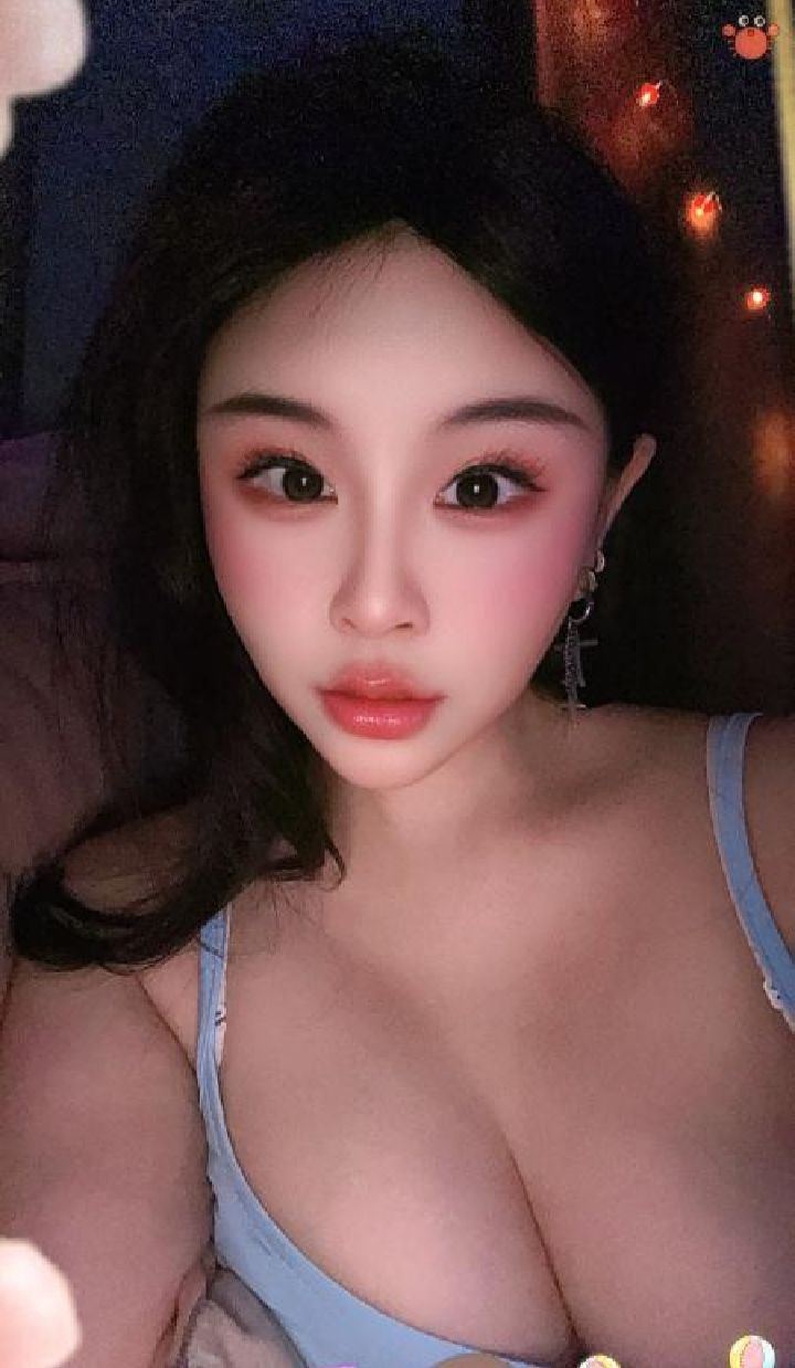 江岸美乳御姐泡泡