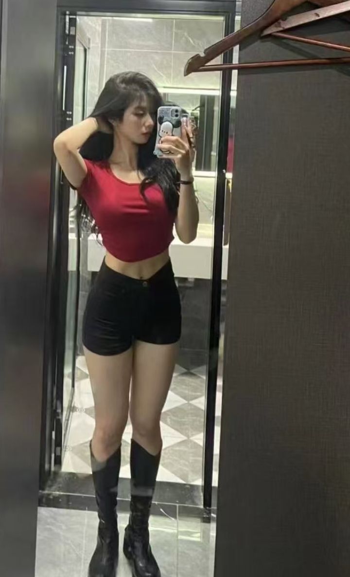 西山极品身材美妞草莓