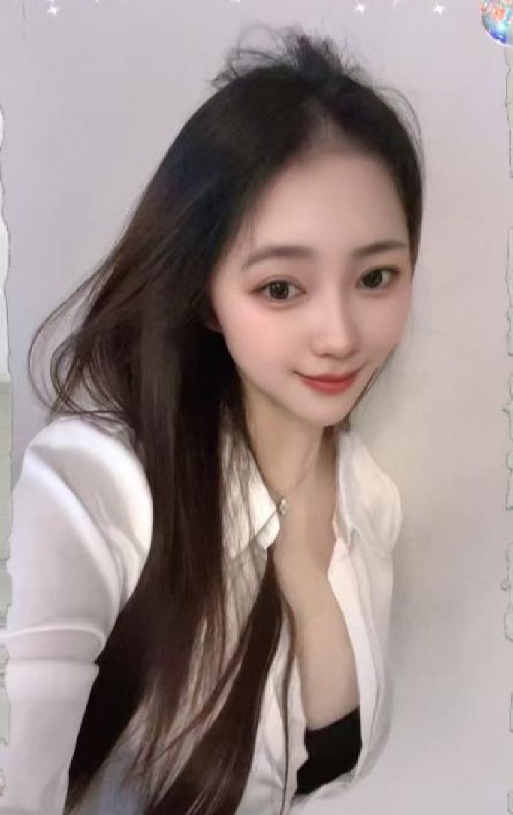 甜妹巨乳女友系小李子