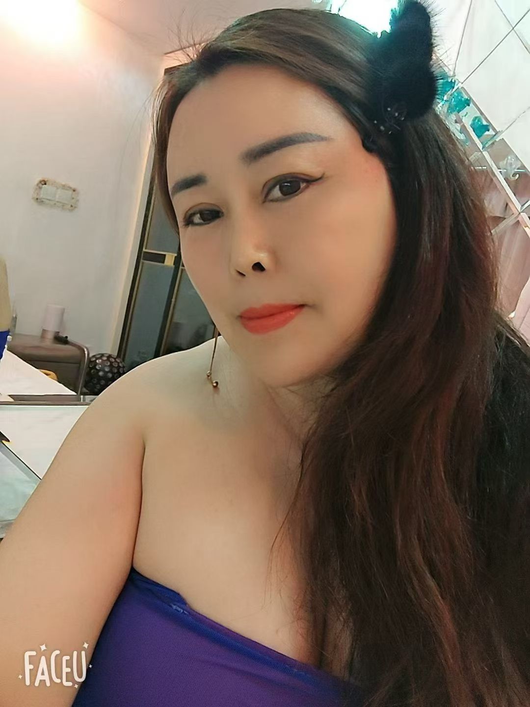 姐姐.服务好，情感价值拉得满满的，宾至如归的感觉，特别是两个大胸胸。饱满而竖挺