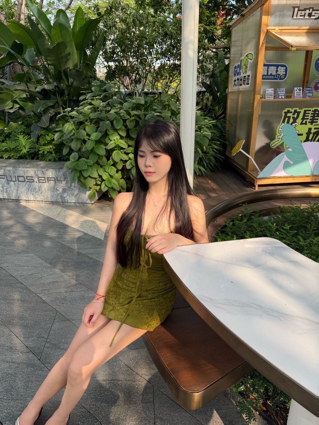 天河车陂晴晴 年轻妹妹 无齿感 吹的很细腻 女上位小马达