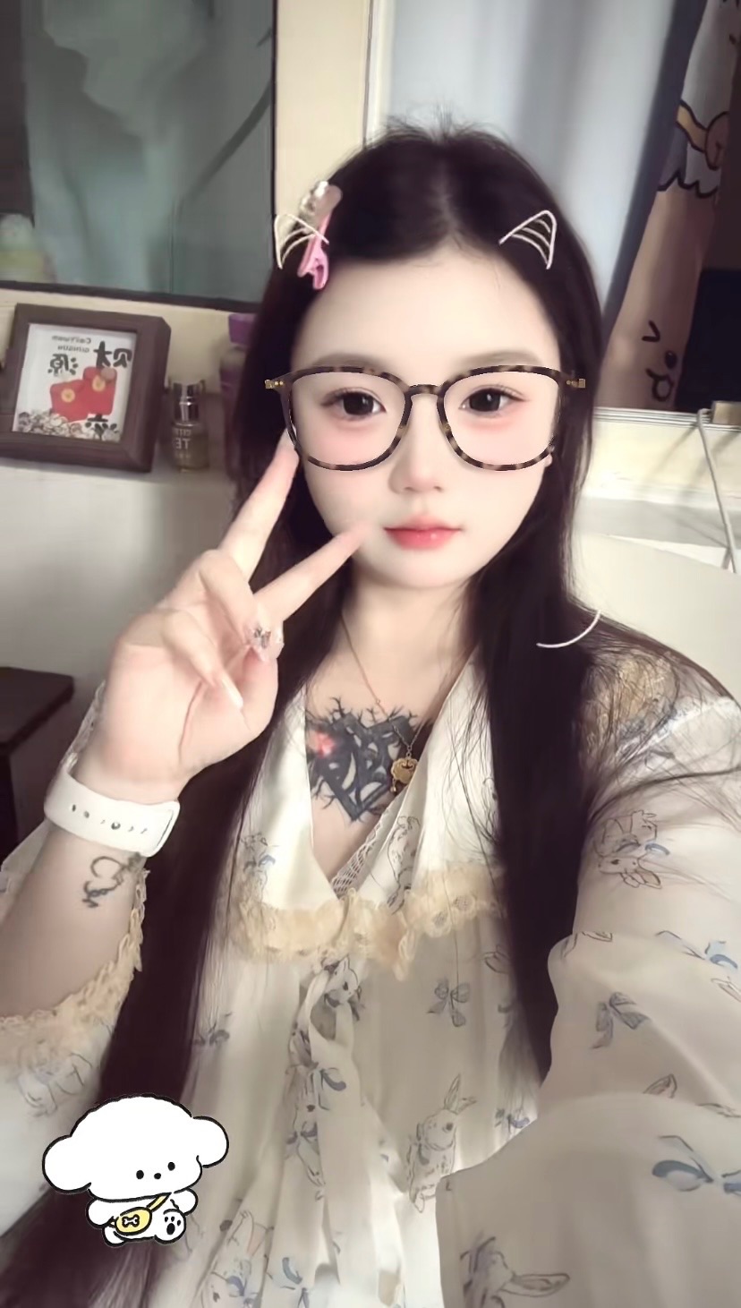 00后反差纹身妹