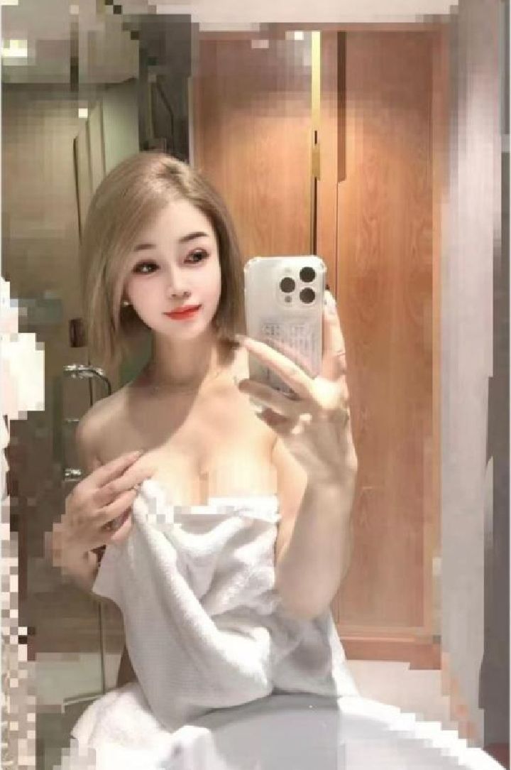出击短发御姐可菲