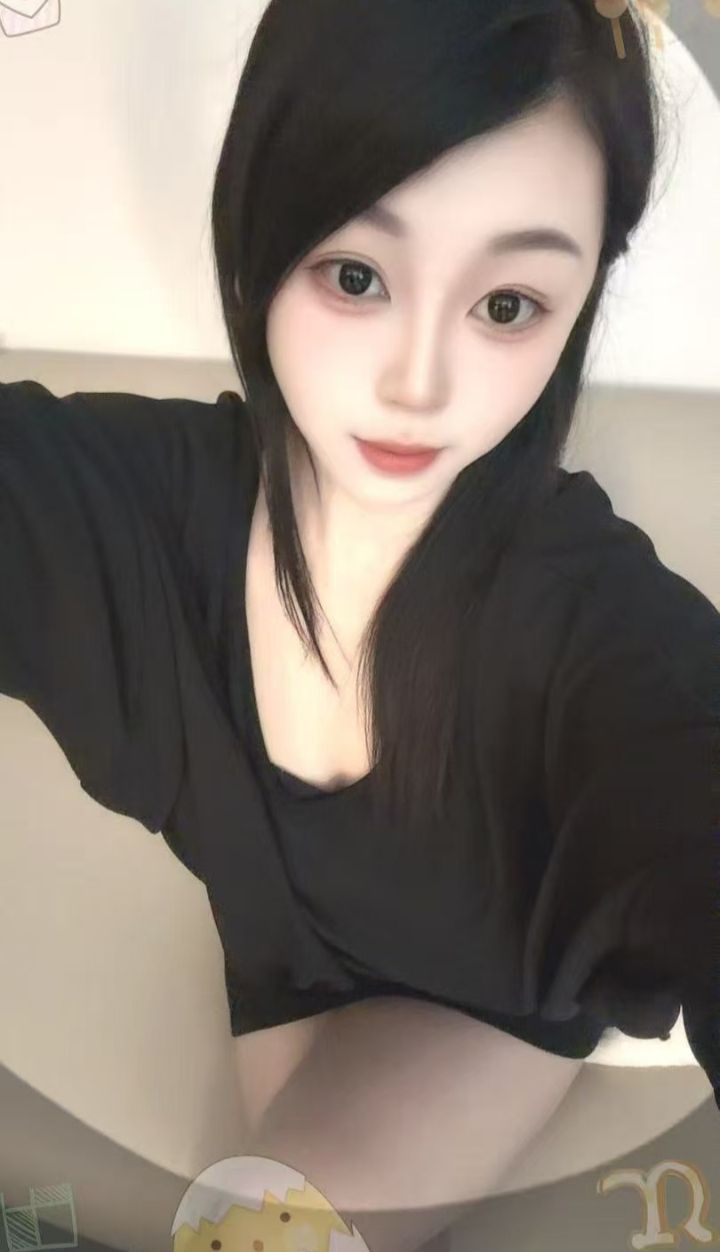 丰润美臀辣妹嘉嘉