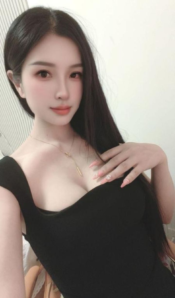 白净美乳川妹婷儿