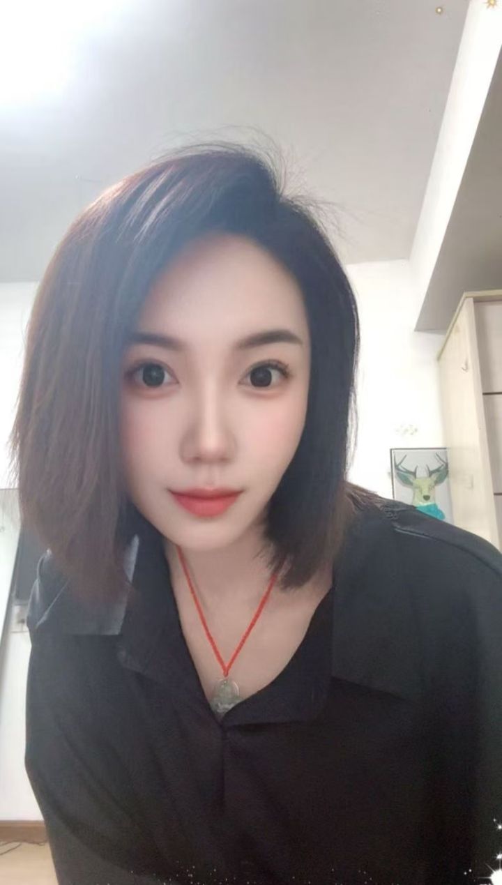 服务系短发小少妇洋洋