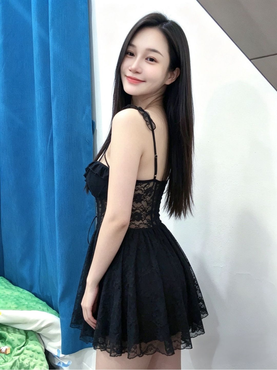 梅花园琪宝（新人下海） 见面长相比照片更良家一点