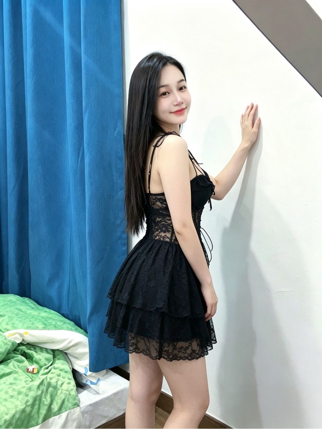 梅花园琪宝（新人下海） 见面长相比照片更良家一点
