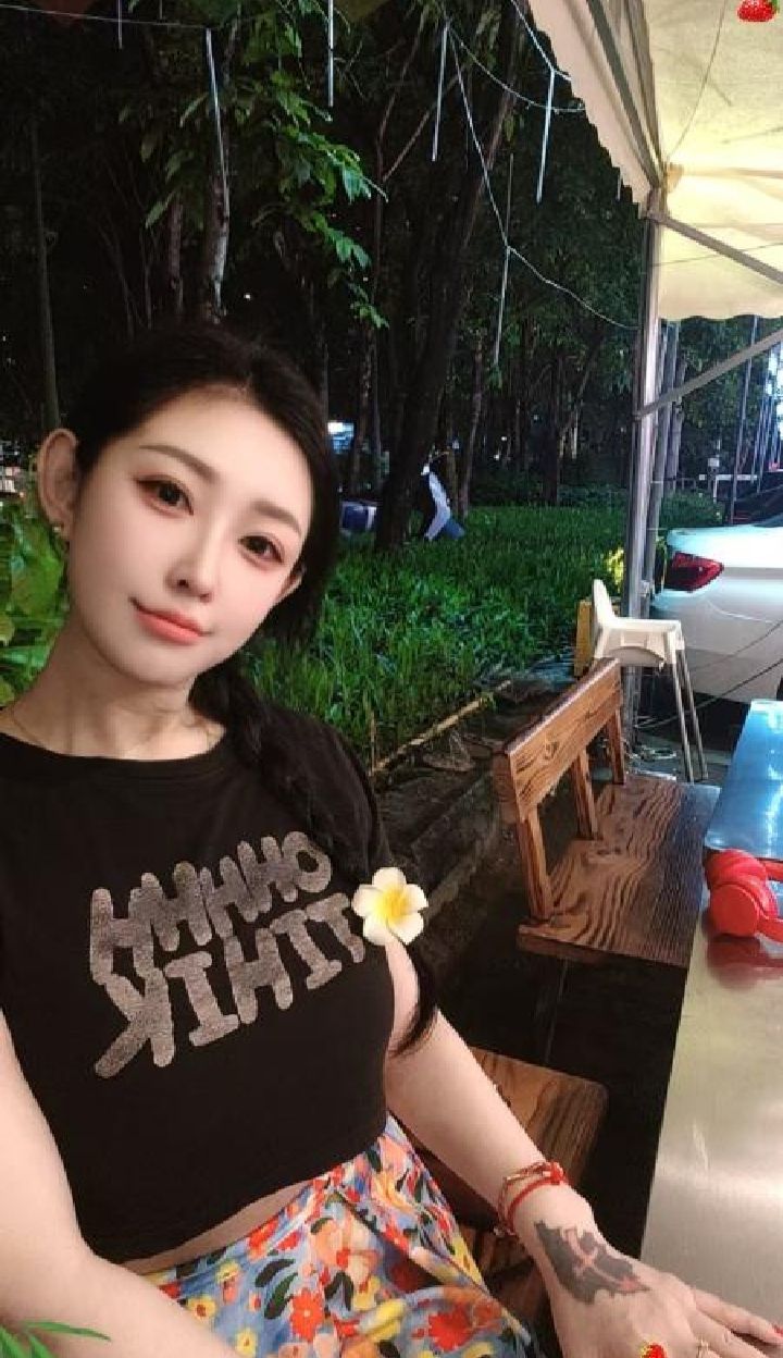 罗湖性感红酒妹