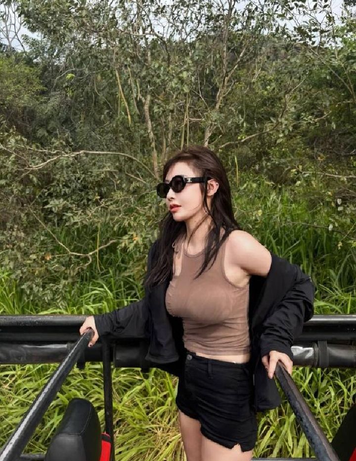 白嫩丰满服务系辣妹