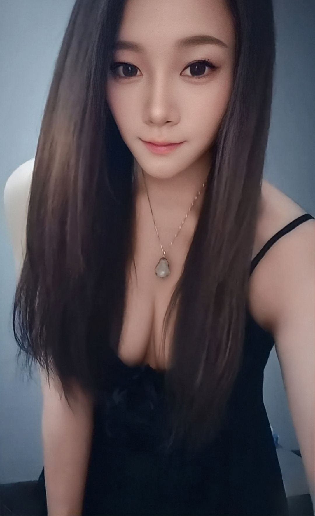 龙华大胸性感小姐姐