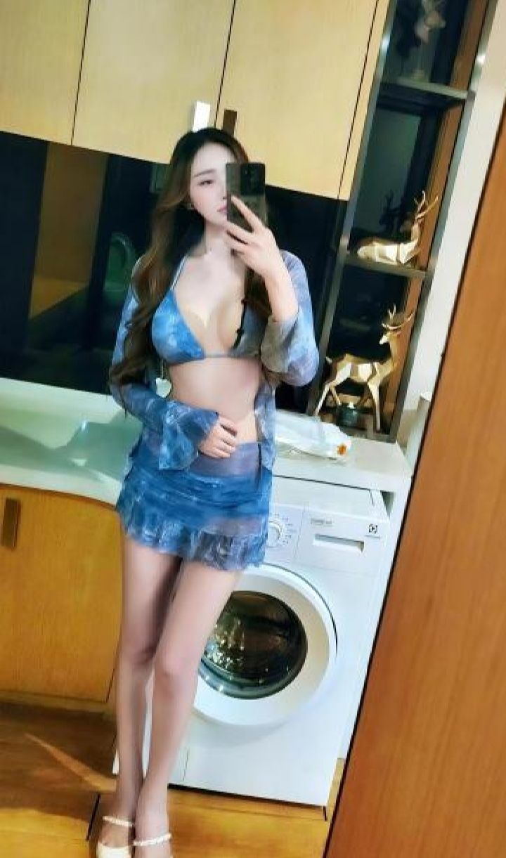 美乳大长腿辣妹小悦