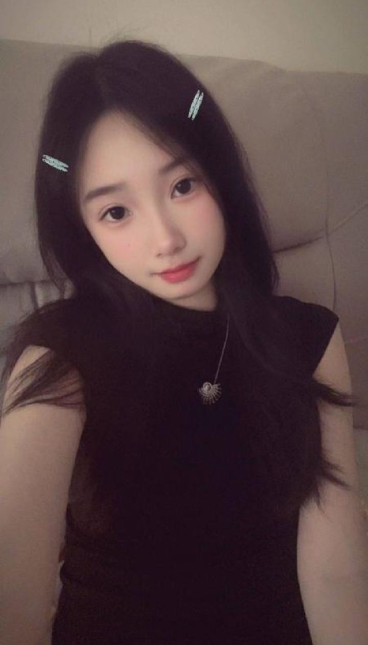 蜀山白嫩jk小萝莉