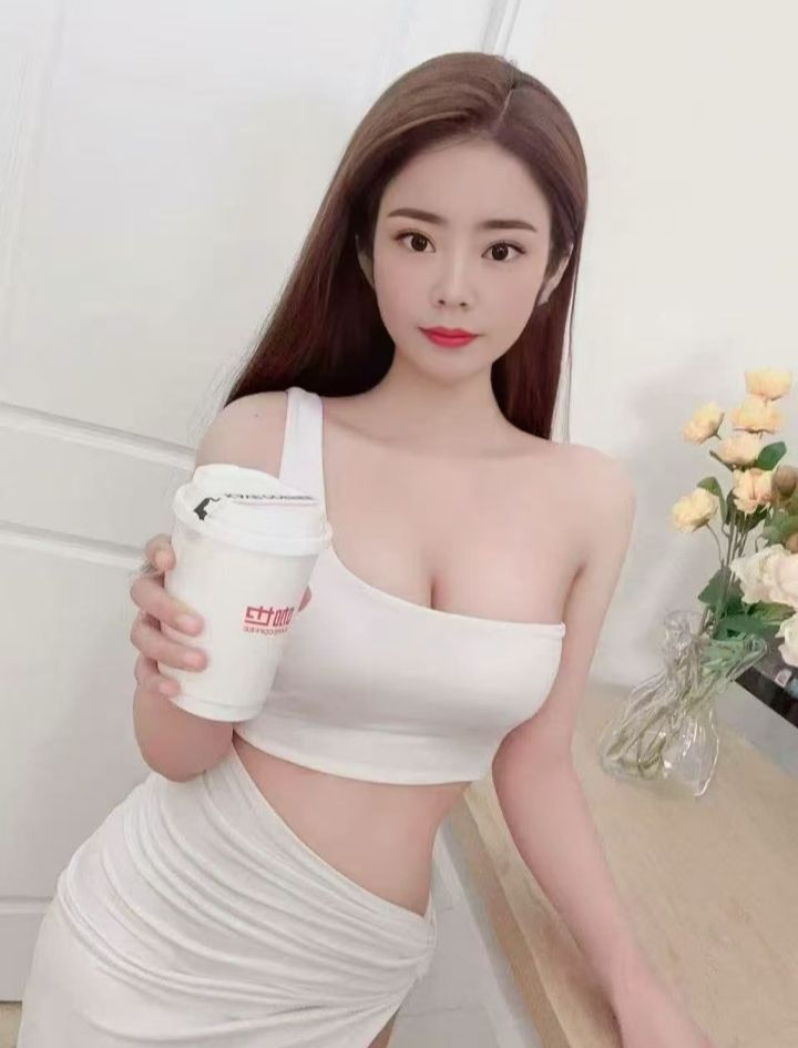 朝阳丰润美臀辣妹小麦