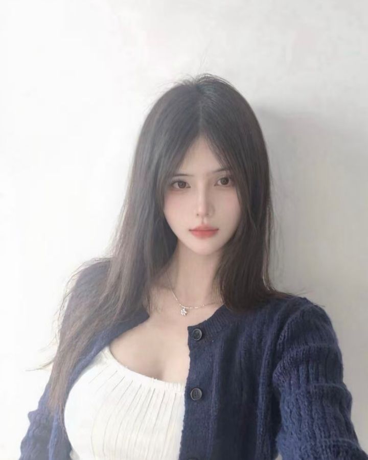 白嫩水润兼职甜妹