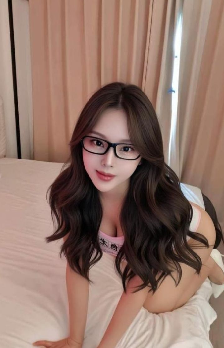 情趣美乳眼镜御姐